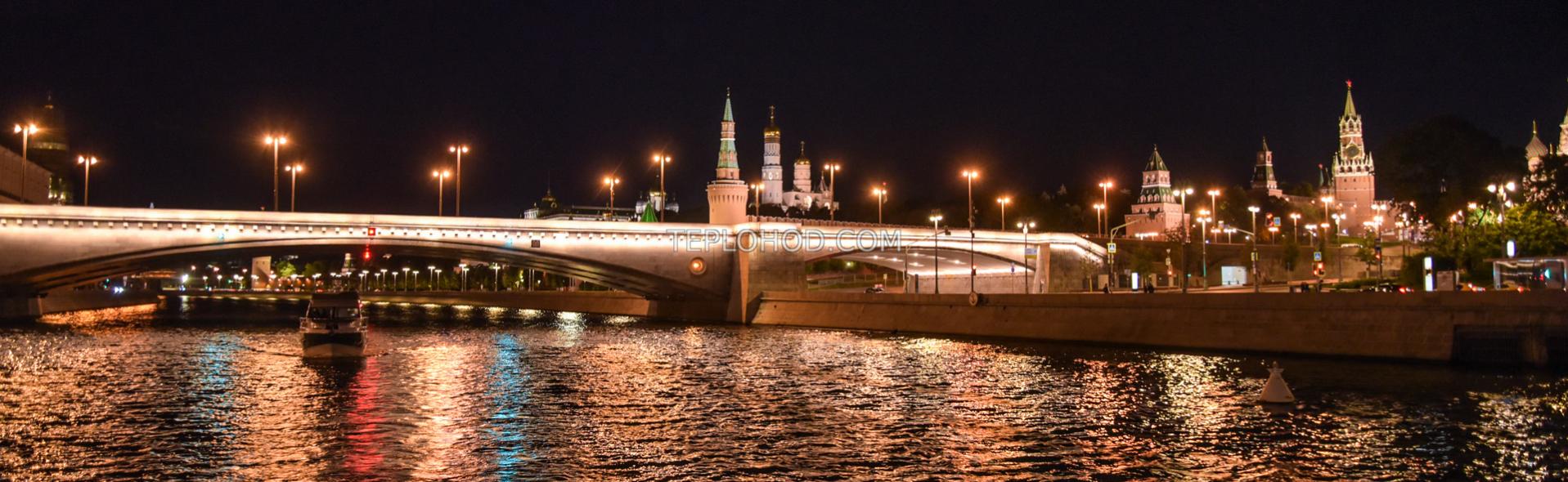 Поэтический вечер "Стихи на воде" с экскурсией, живой музыкой и речной прогулкой по Центру Москвы