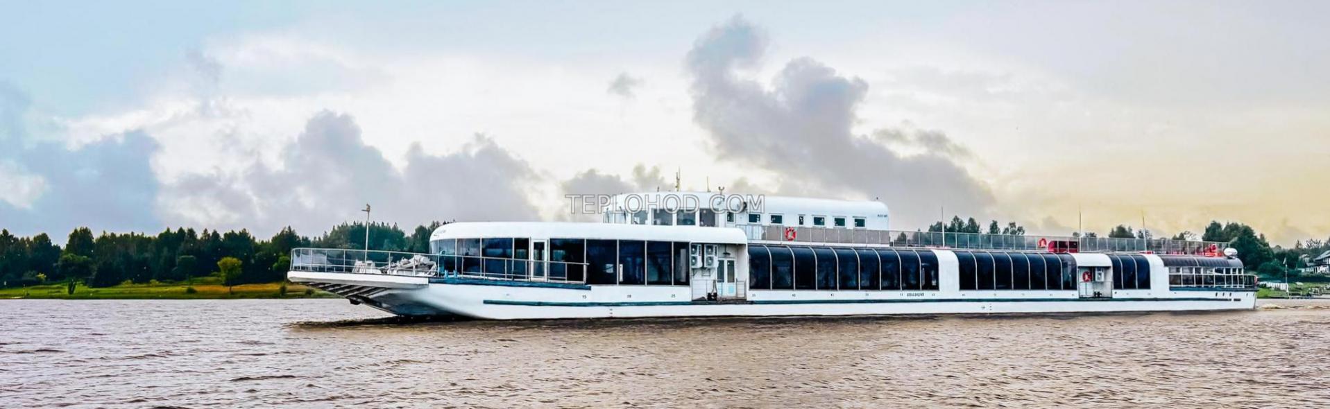 Программа для выпускников на панорамном теплоходе "Александрия"