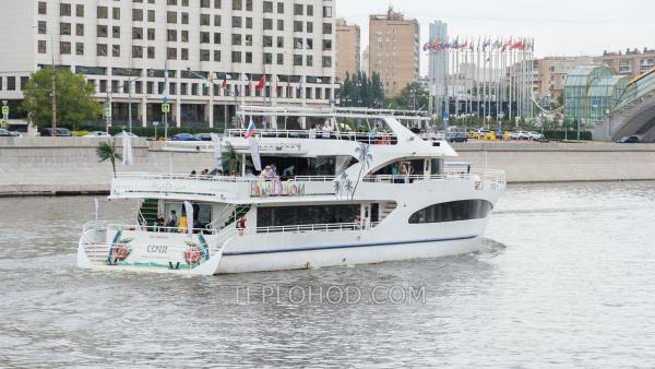 Прогулка по Москве-реке на яхте класса "люкс" - "Palma де Сочи" с авторскими сетами