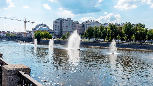 Часовой круиз по Водоотводному каналу и Москве-реке вокруг 