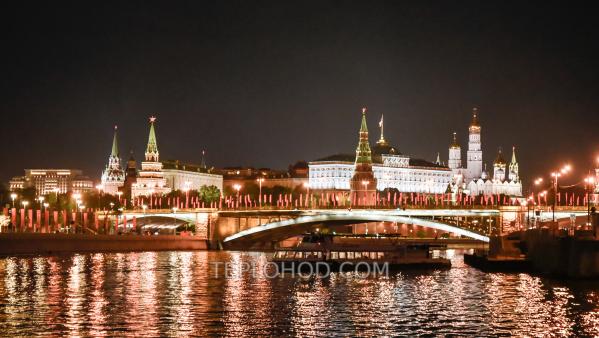 Прогулка на комфортабельных теплоходах по Москве-реке с живой музыкой и ужином от шеф-повара "Огни вечернего города"
