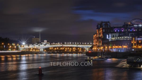 Ночная пешеходно-теплоходная прогулка с гидом по Водоотводному каналу и Москве-реке вокруг "Золотого" острова "Мистическая Москва"