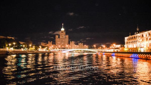 Ночная речная прогулка с гидом по Водоотводному каналу и Москве-реке вокруг "Золотого" острова "Мистическая Москва"