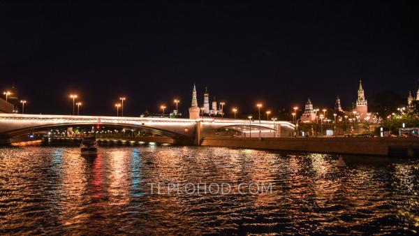 Поэтический вечер "Стихи на воде" с экскурсией, живой музыкой и речной прогулкой по Центру Москвы