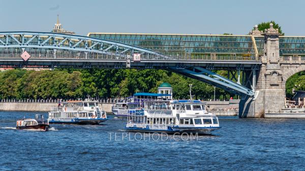 Обзорный круиз "Главная прогулочная линия" с отправлением от Новоспасского моста