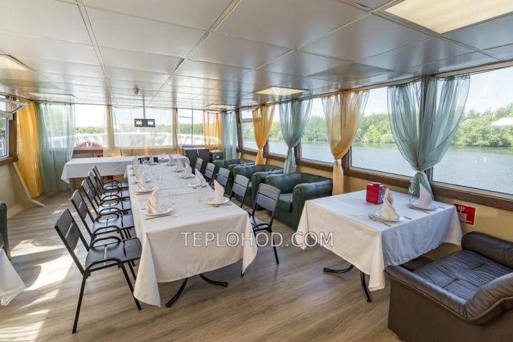 Теплоход “Князь Меньшиков”