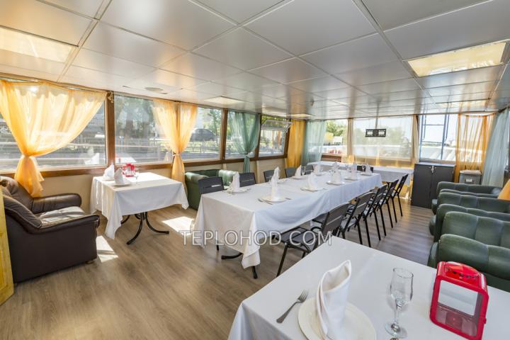 Теплоход “Князь Меньшиков”