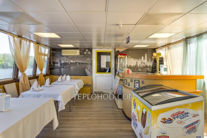 Теплоход “Князь Меньшиков”