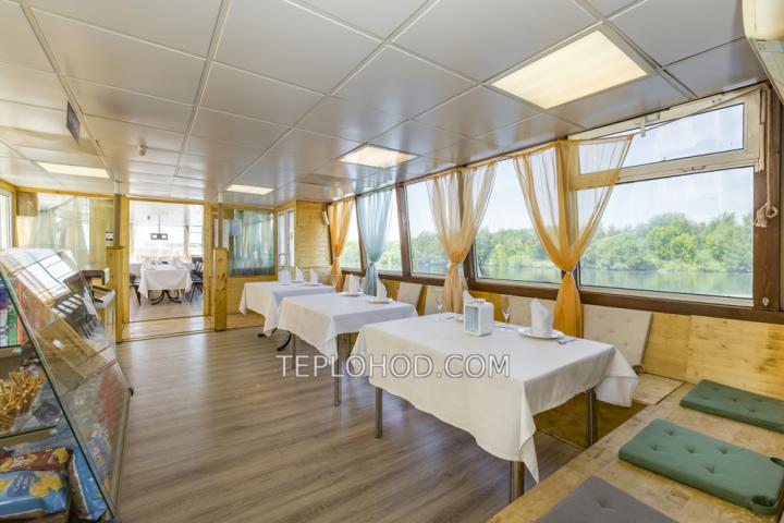 Теплоход “Князь Меньшиков”