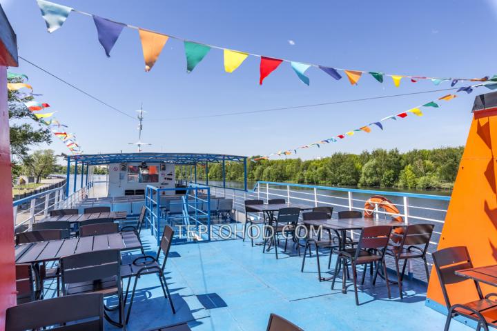 Теплоход “Князь Меньшиков”