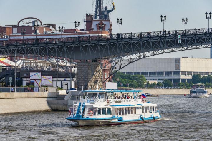 Теплоход “Алина Браво”