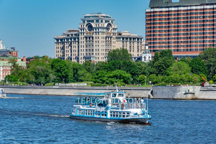 Теплоход “Алина Танго”