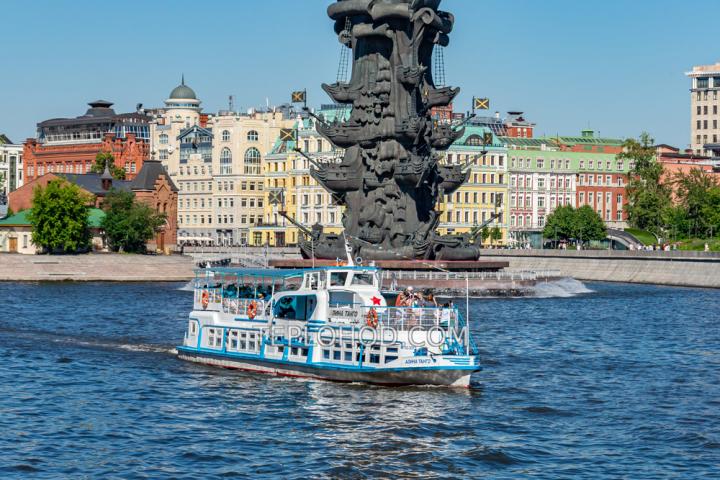 Теплоход “Алина Танго”