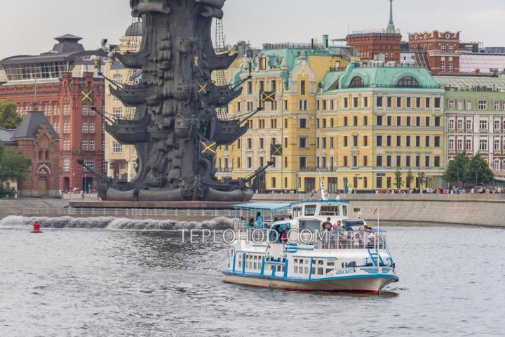 Теплоход “Алина Танго”