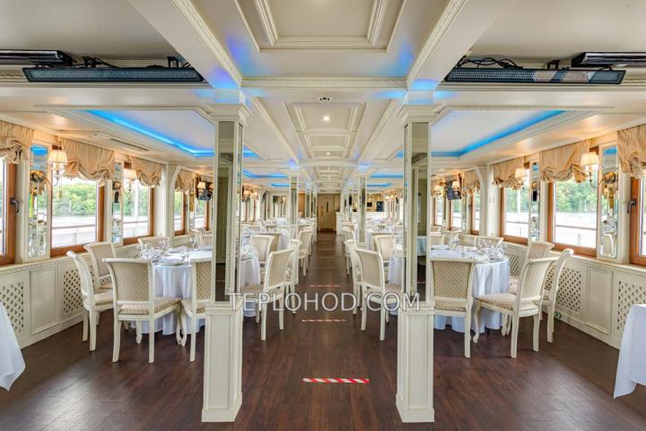 Теплоход “Артурс”