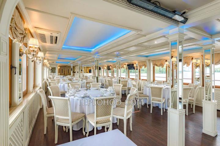 Теплоход “Артурс”