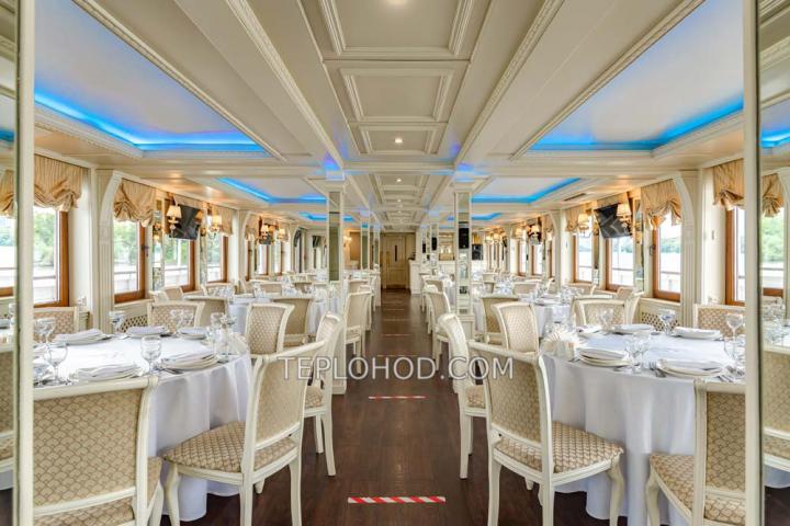 Теплоход “Артурс”