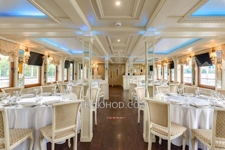 Теплоход “Артурс”