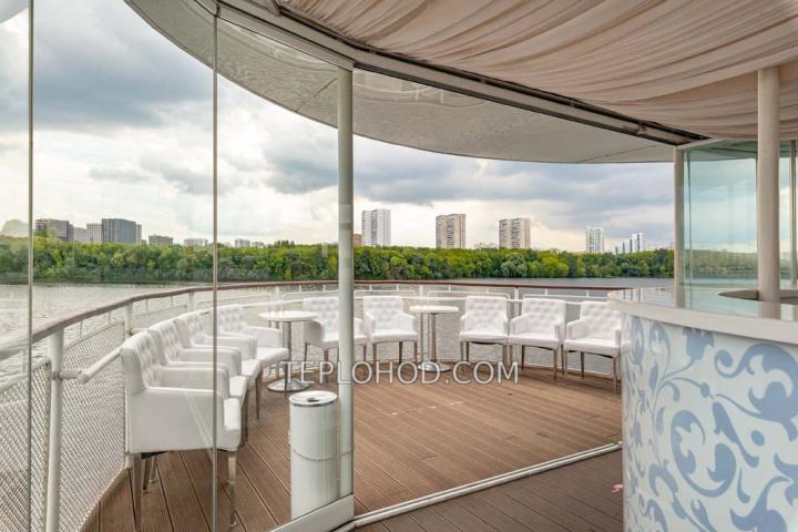 Теплоход “Артурс”