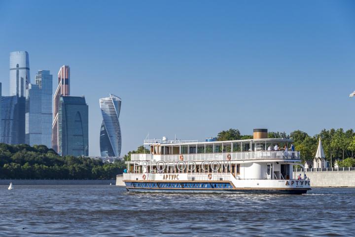 Теплоход “Артурс”