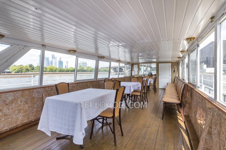 Теплоход “Августина”