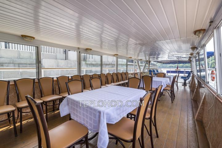 Теплоход “Августина”