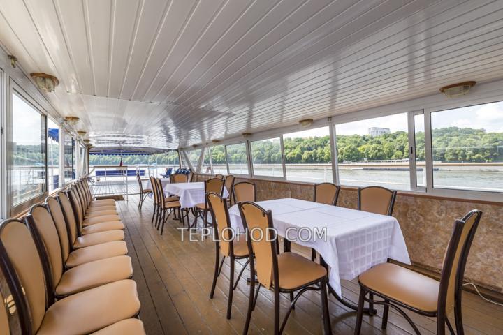 Теплоход “Августина”