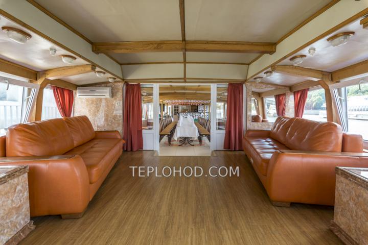 Теплоход “Августина”