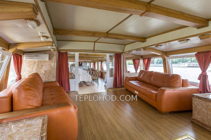 Теплоход “Августина”