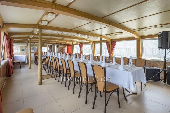 Теплоход “Августина”