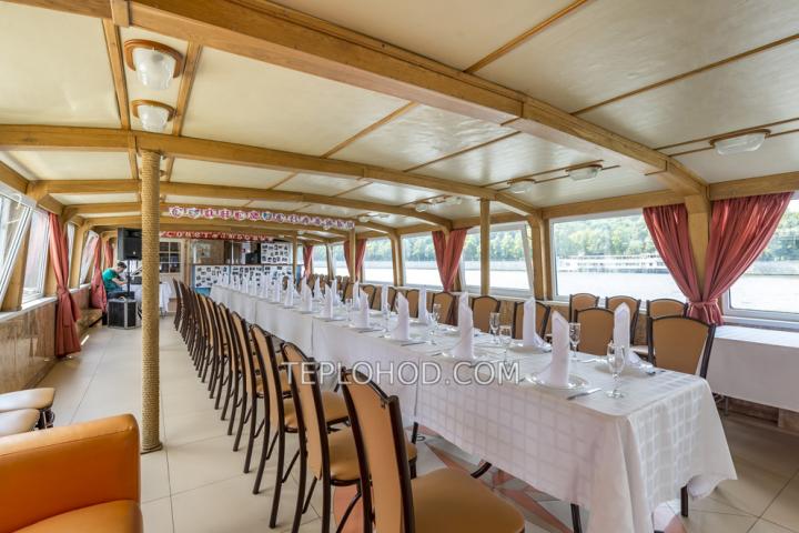 Теплоход “Августина”