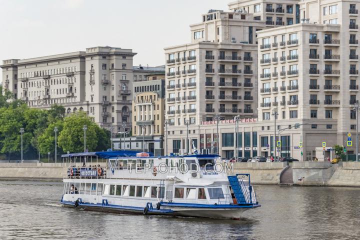 Теплоход “Августина”