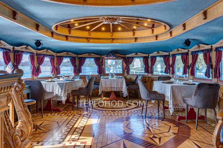 Теплоход “Чижик”