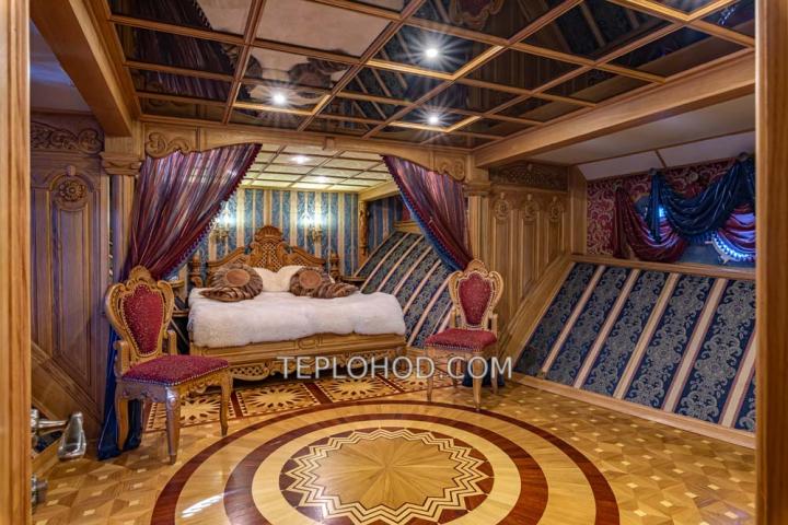 Теплоход “Чижик”