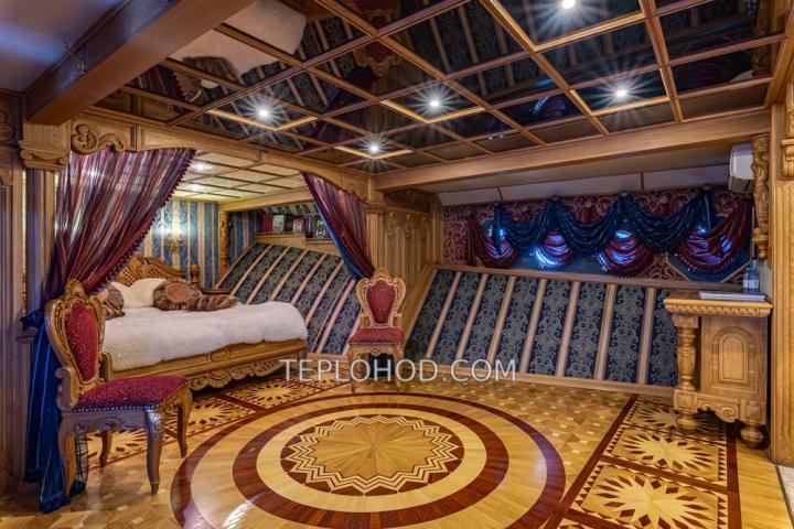 Теплоход “Чижик”