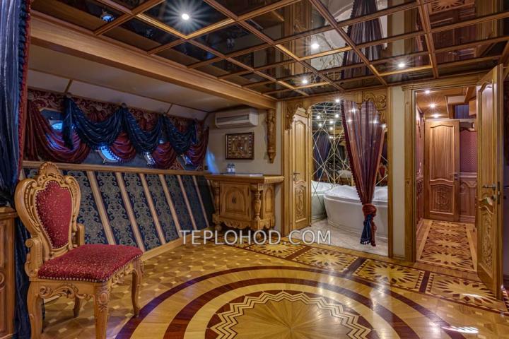 Теплоход “Чижик”