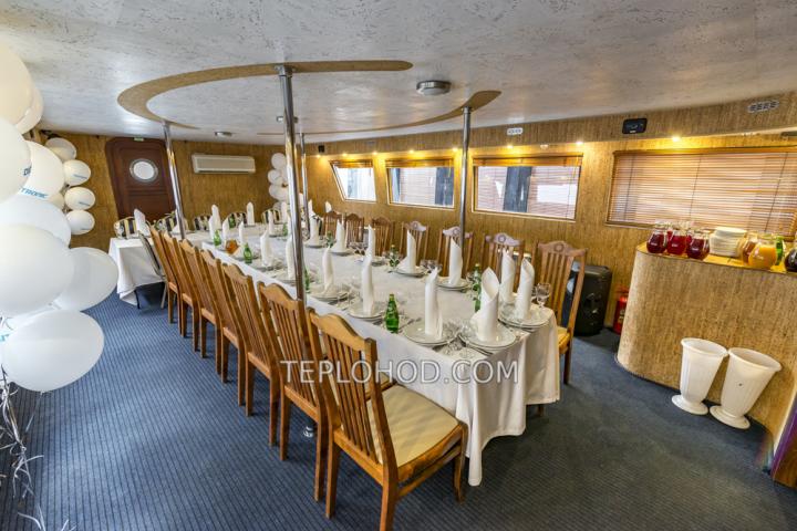 Теплоход “Дельфин”