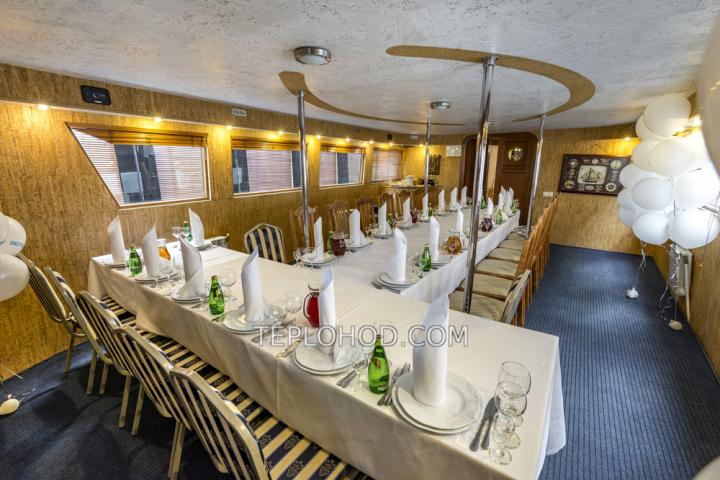 Теплоход “Дельфин”