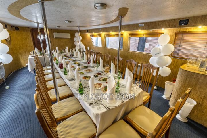 Теплоход “Дельфин”