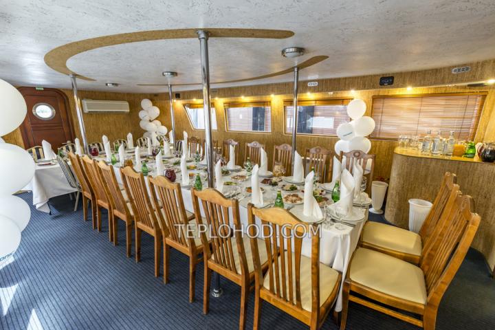 Теплоход “Дельфин”