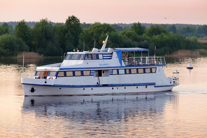 Теплоход “Дельфин”