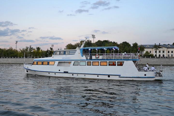 Теплоход “Дельфин”