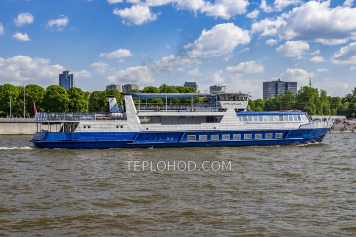 Теплоход “Денис Давыдов”