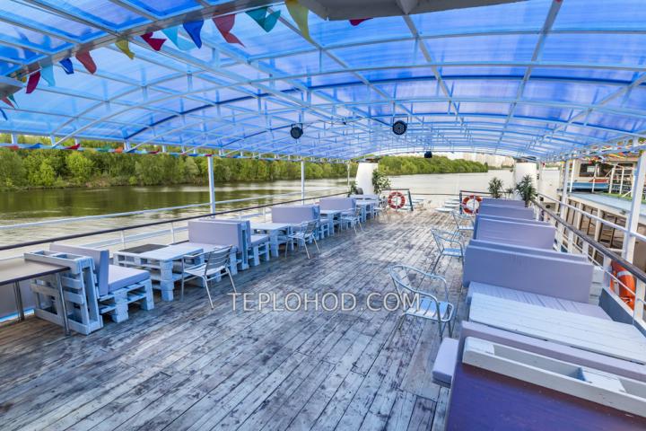 Теплоход “Денис Давыдов”