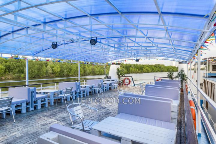 Теплоход “Денис Давыдов”