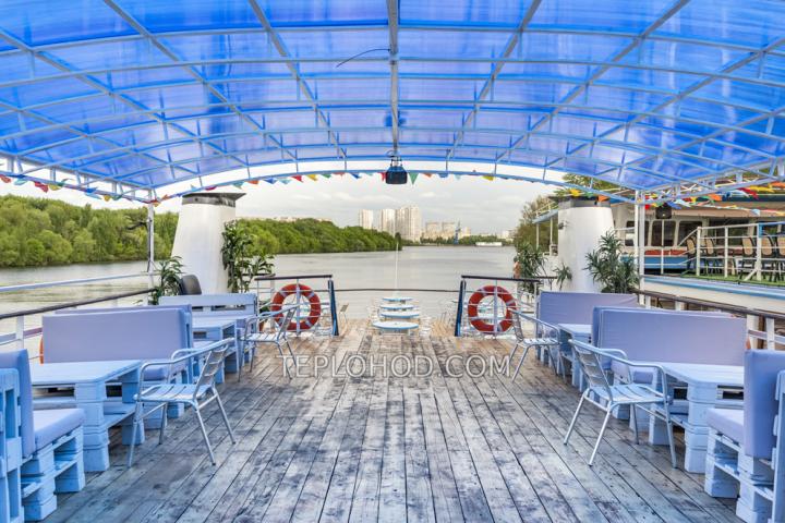 Теплоход “Денис Давыдов”