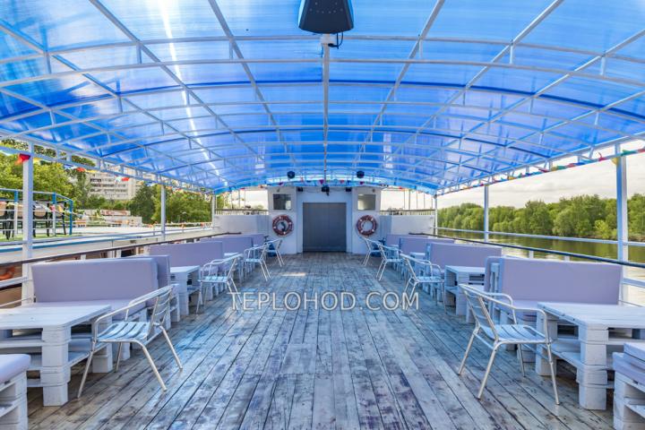 Теплоход “Денис Давыдов”