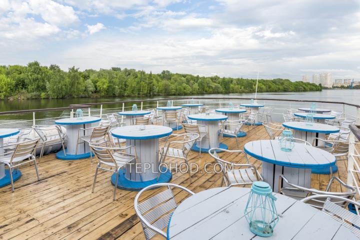 Теплоход “Денис Давыдов”