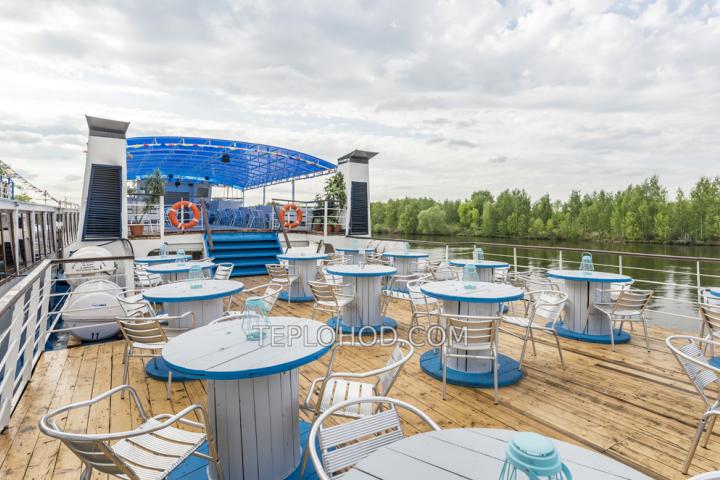 Теплоход “Денис Давыдов”