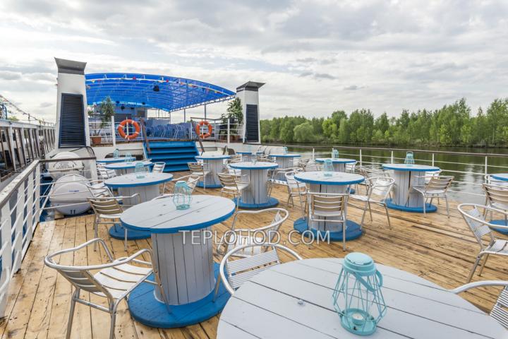 Теплоход “Денис Давыдов”